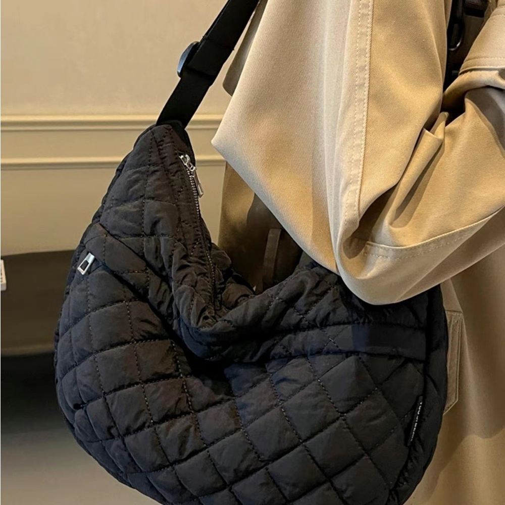 Chic Black Quilted Shoulder Bag